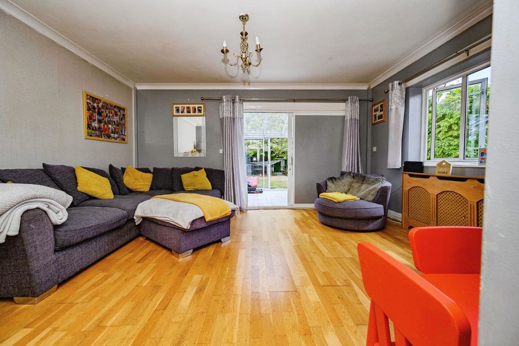 Property photo 2 of 11 Pbox-Img.Jpg