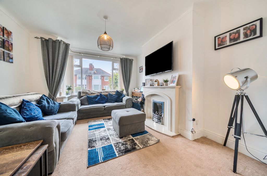 Property photo 2 of 19 1368861-10-68F242...