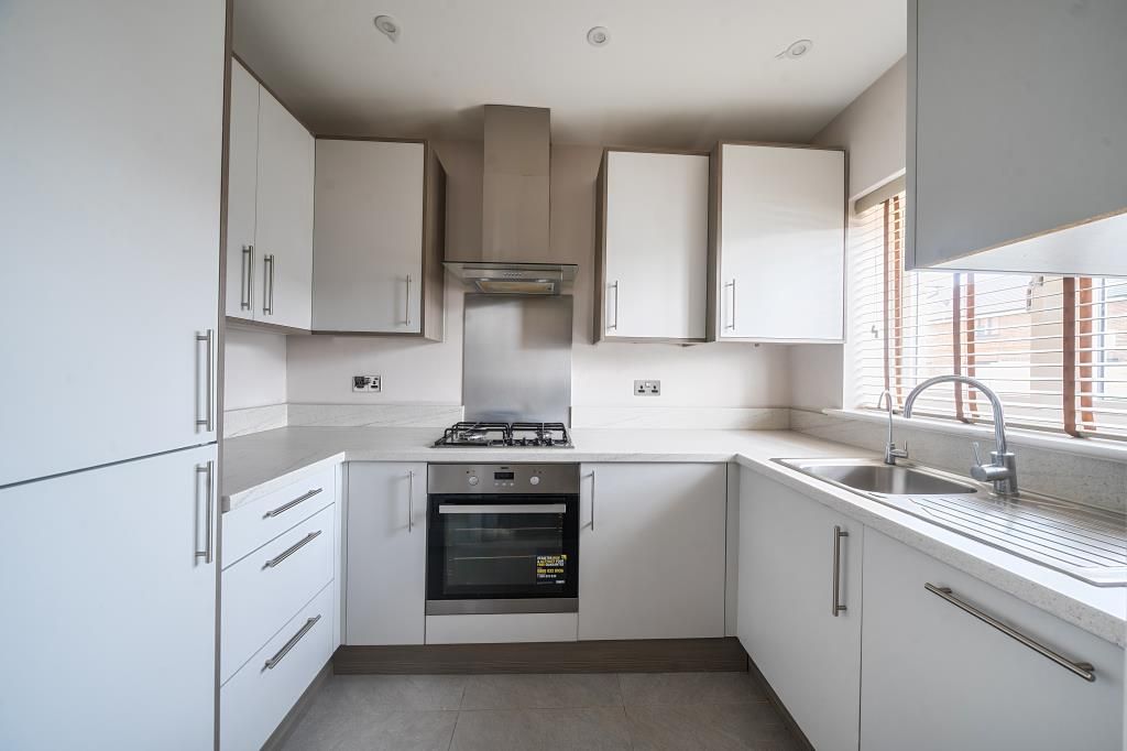 Property photo 3 of 19 Kitchen