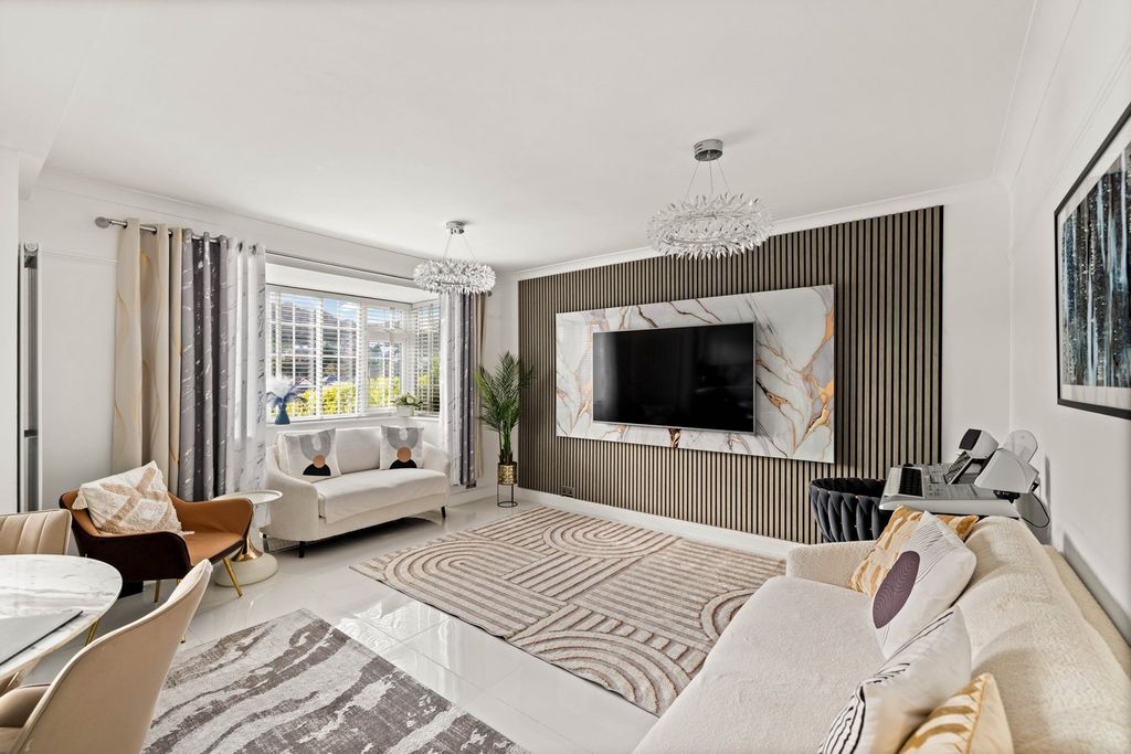 Property photo 2 of 23