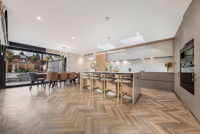 Property photo 2 of 46 Photo 33