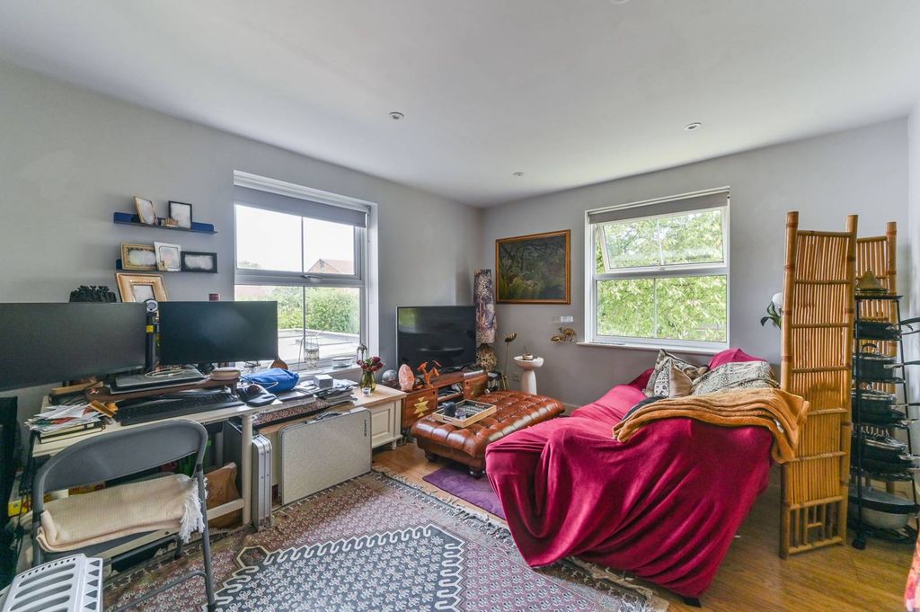 Property photo 2 of 6