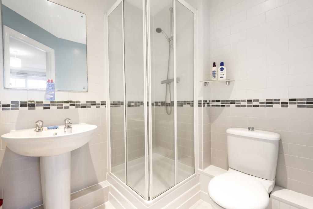 Property photo 2 of 9 Bathroom