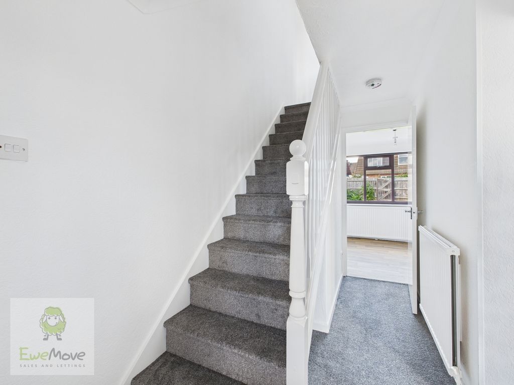 Property photo 2 of 18 Entrance Hall