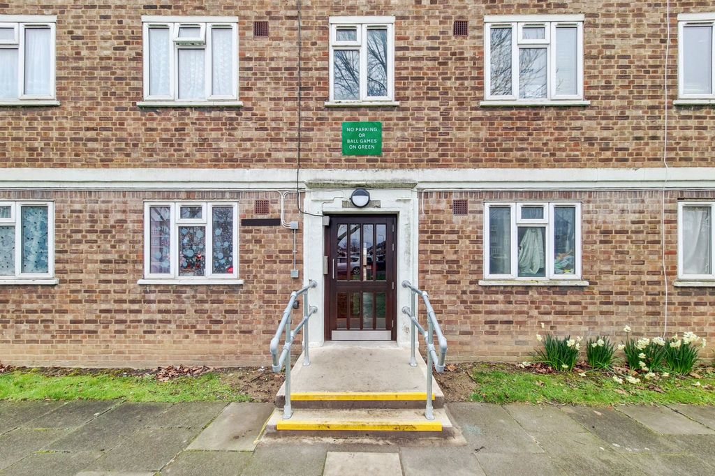 Property photo 2 of 12