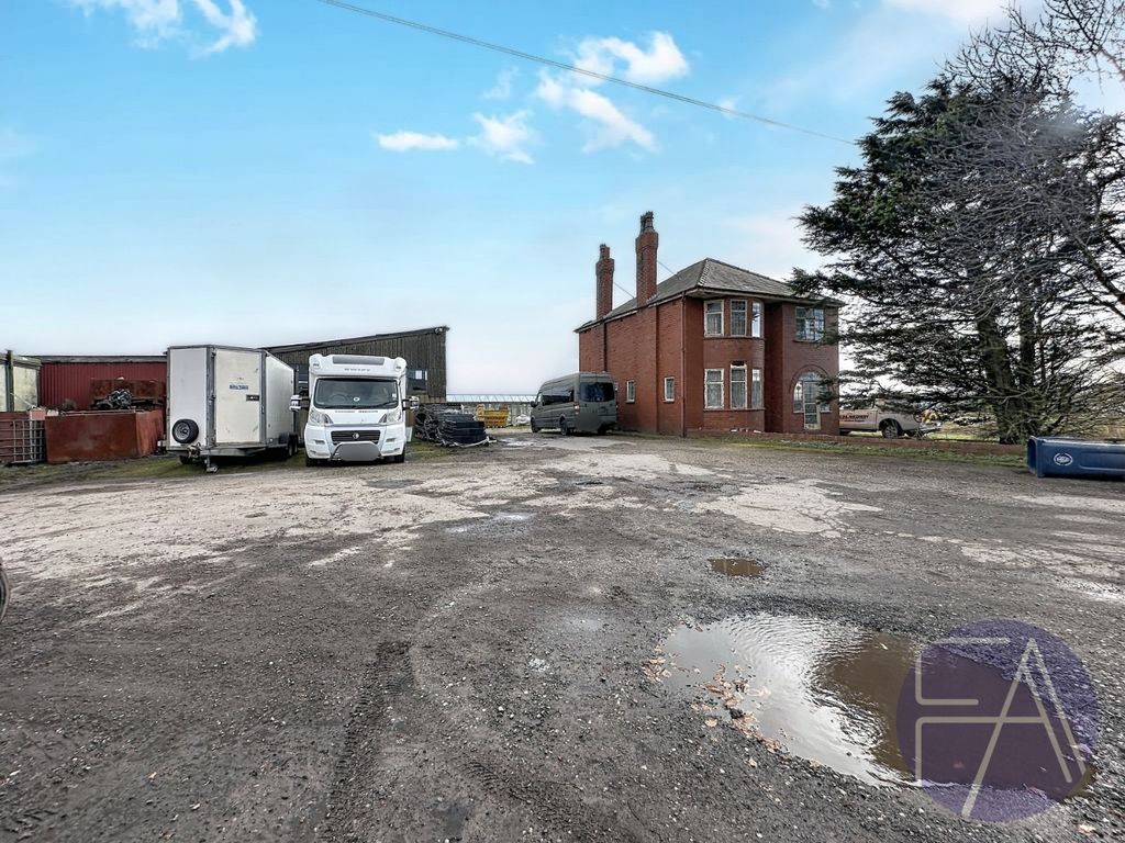 Property photo 2 of 43 4986401