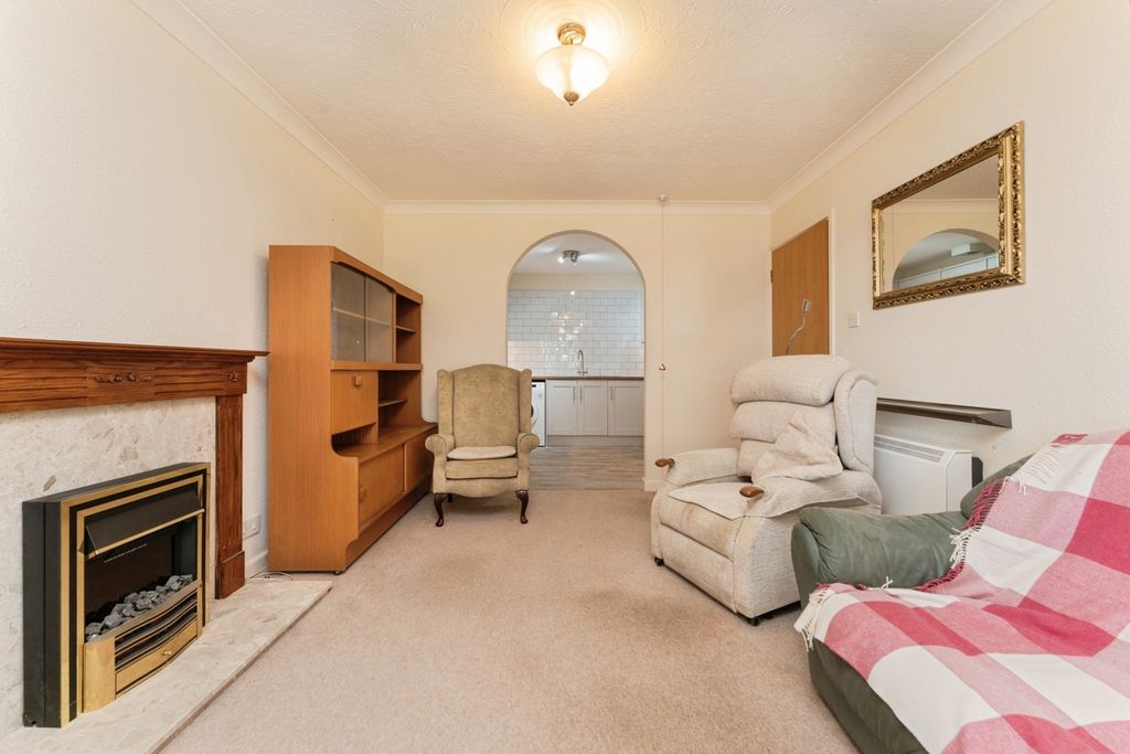 Property photo 3 of 18 Living Room