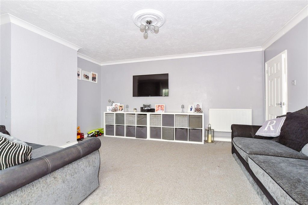 Property photo 3 of 9 Lounge