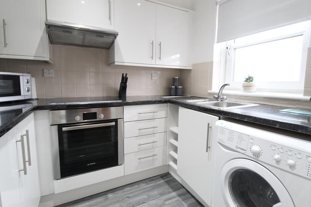 Property photo 3 of 9 Kitchen