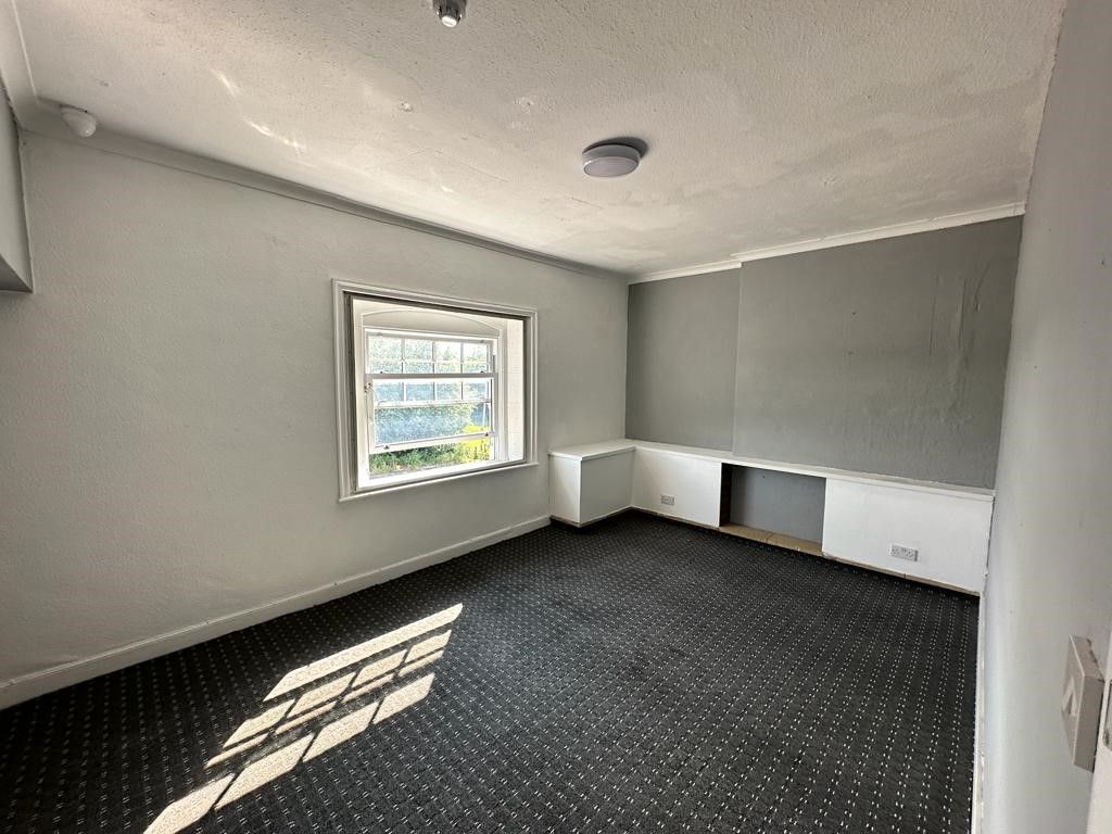 Property photo 3 of 7 Living Room