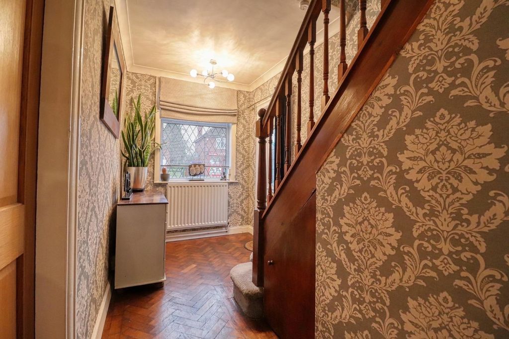 Property photo 2 of 19 Hallway