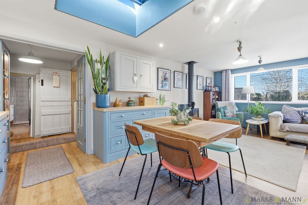 Property photo 2 of 21