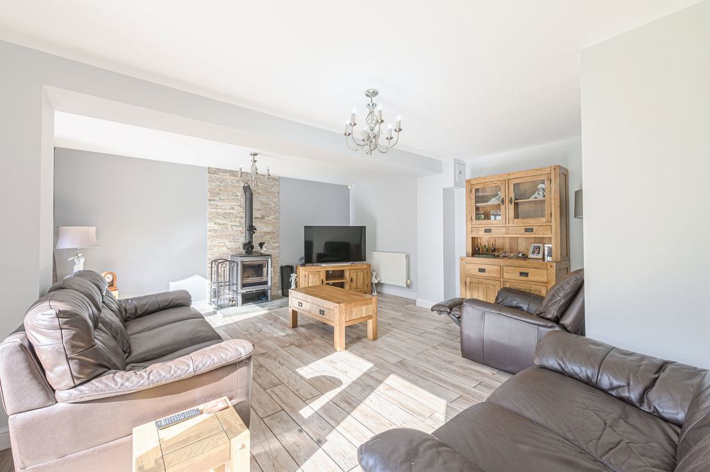 Property photo 3 of 28