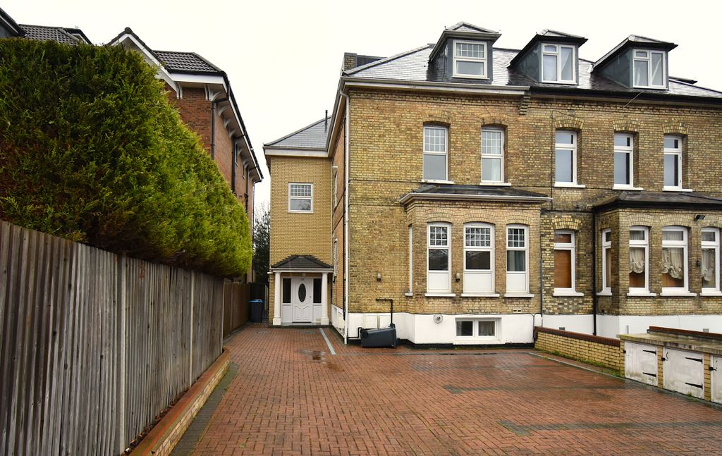 Property photo 1 of 4