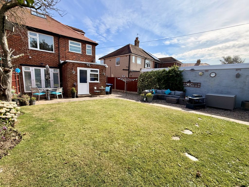 Property photo 2 of 28