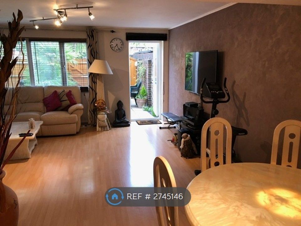 Property photo 2 of 14 Living Room