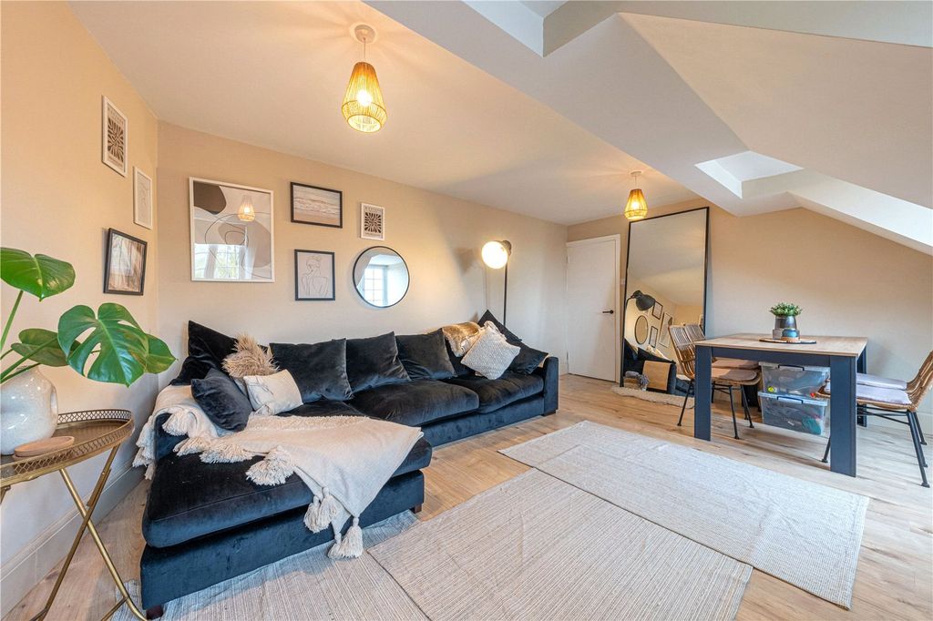 Property photo 2 of 18 Picture No. 15