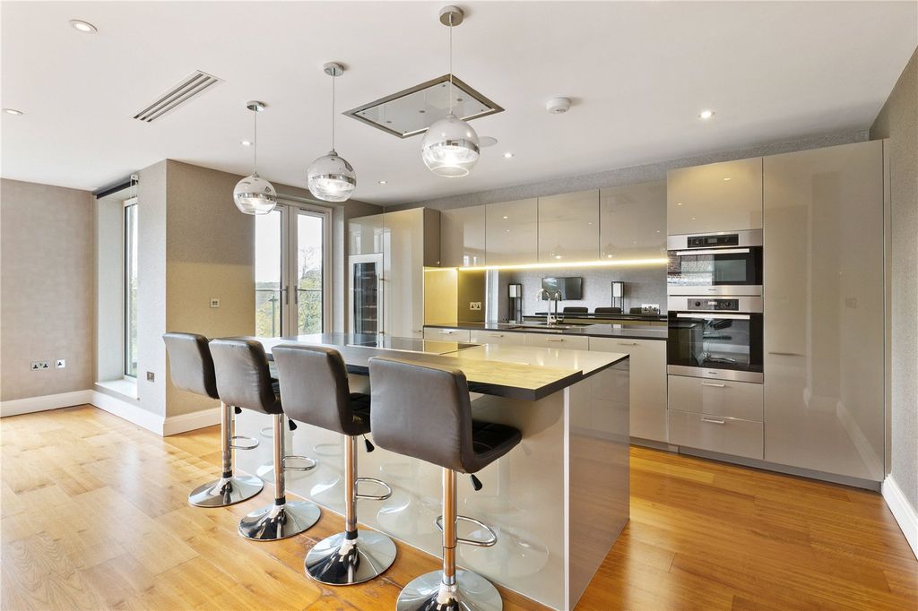 Property photo 2 of 15 Picture No. 10