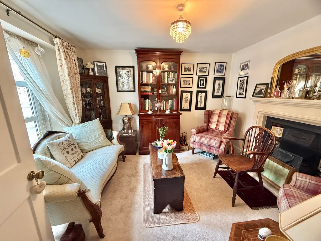 Property photo 2 of 16 Living Room