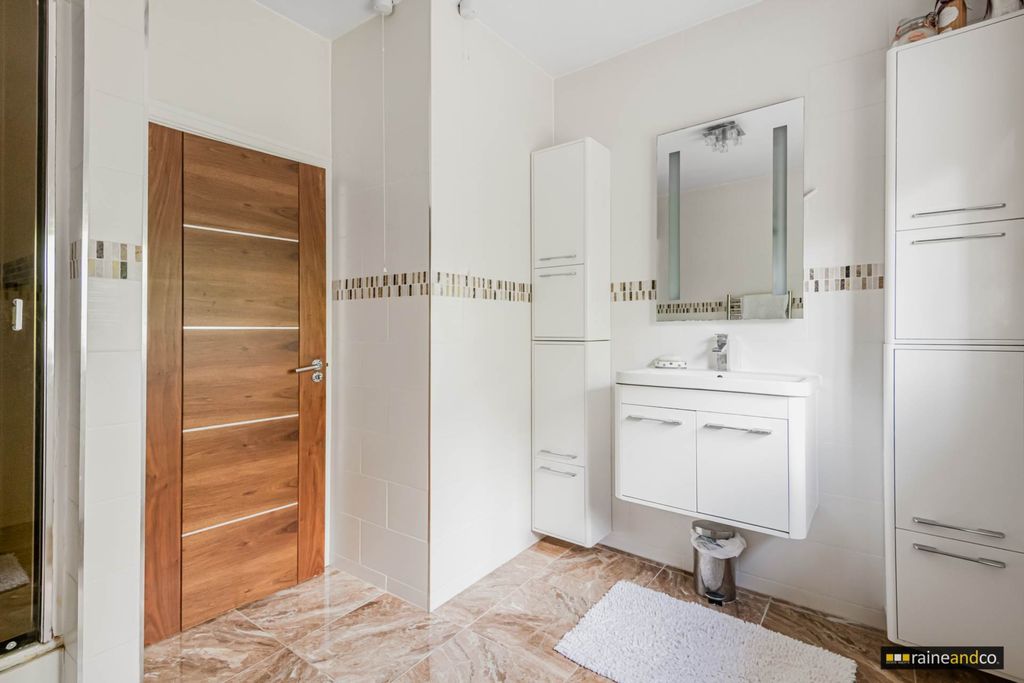 Additional image 19 of 5 bed detached house for saleMymms Drive, Brookmans Park, Hatfield AL9