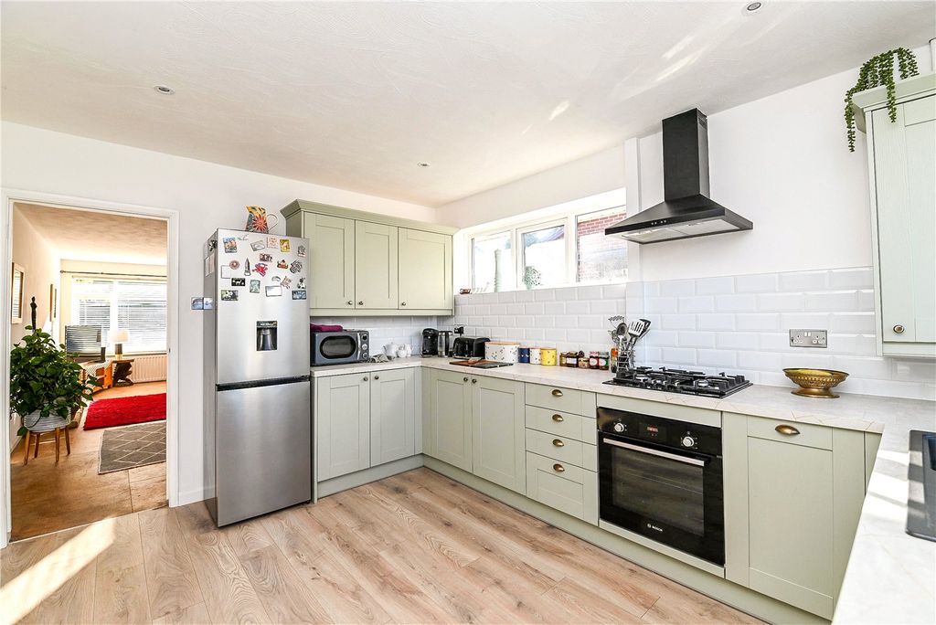 Property photo 3 of 19 Kitchen