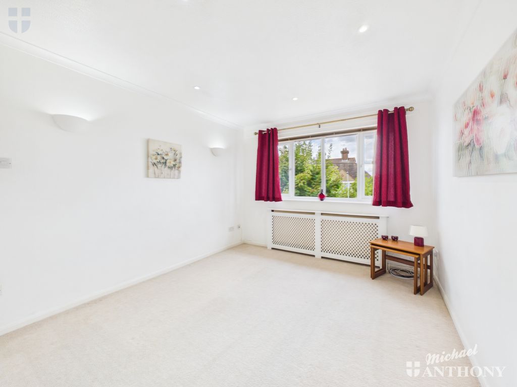 Property photo 2 of 12 Cam03852G0-Pr0764-Still007