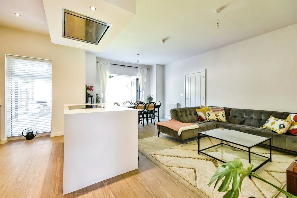 Property photo 2 of 17 Lounge/Kitchen/Diner