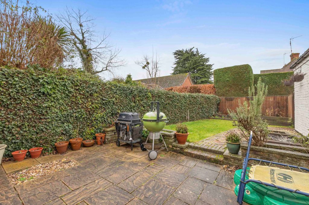 Property photo 2 of 29 Badgers Rest, Bisham Village, Sl7 1Rr (Low Res)-17