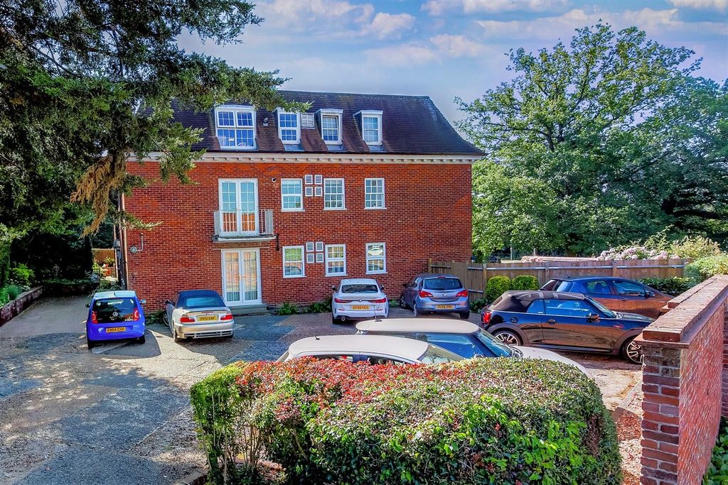 Additional image 14 of 2 bed flat for saleSpriggs Court, Palmers Hill, Epping CM16
