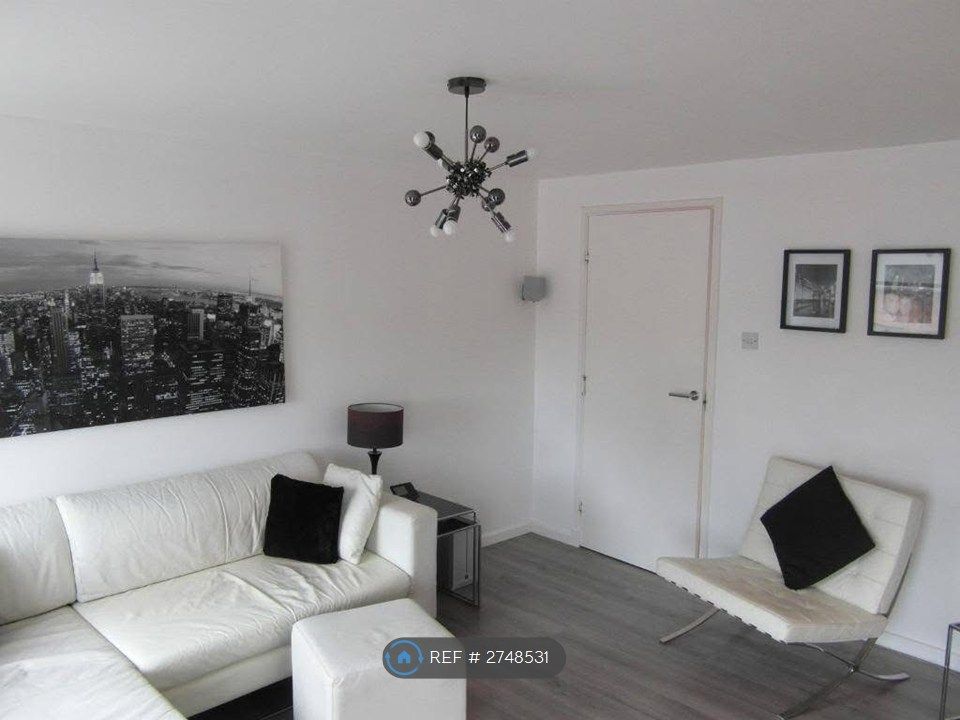 Property photo 1 of 7 Living Room