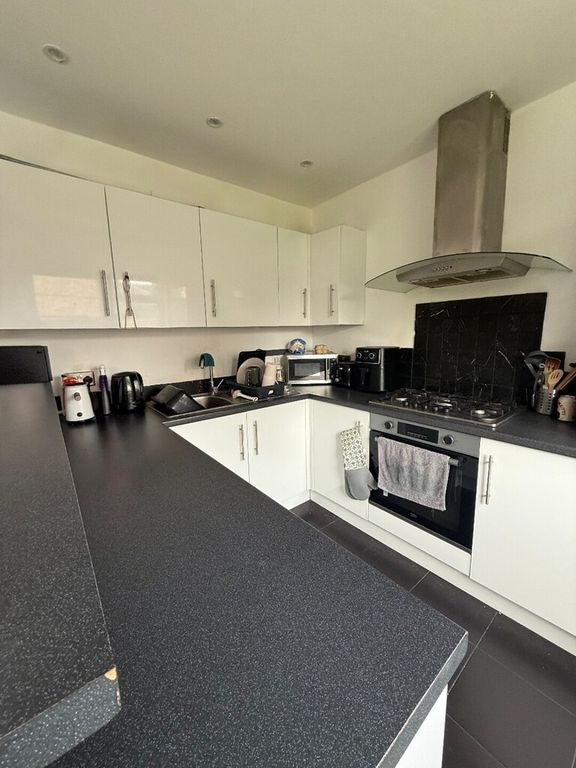 Property photo 2 of 4 Kitchen