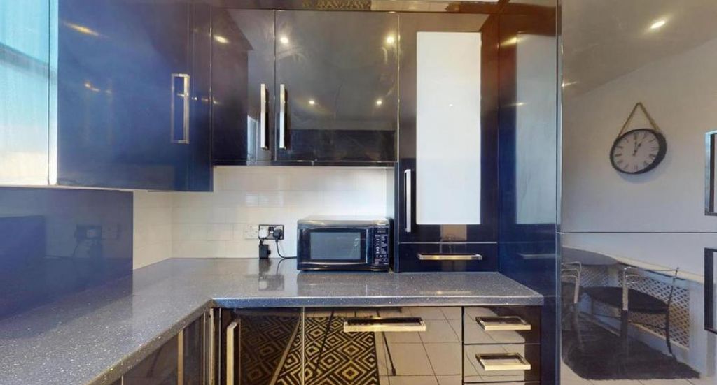 Property photo 2 of 6 57 Cambridge Court 2 21.01.Png