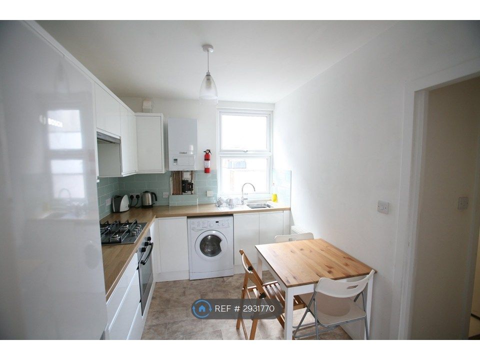 Property photo 2 of 11 Kitchen