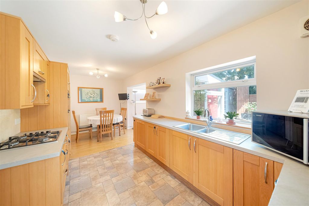 Property photo 2 of 13 Donegal Rd-21.Jpg