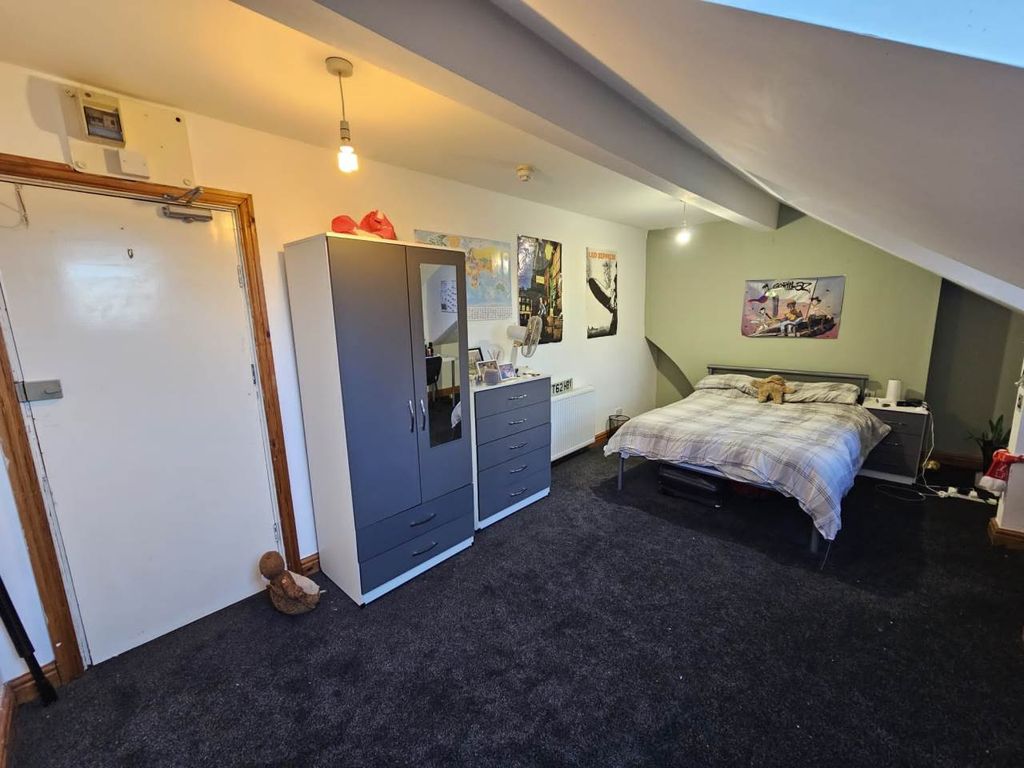 Property photo 1 of 17 R9A