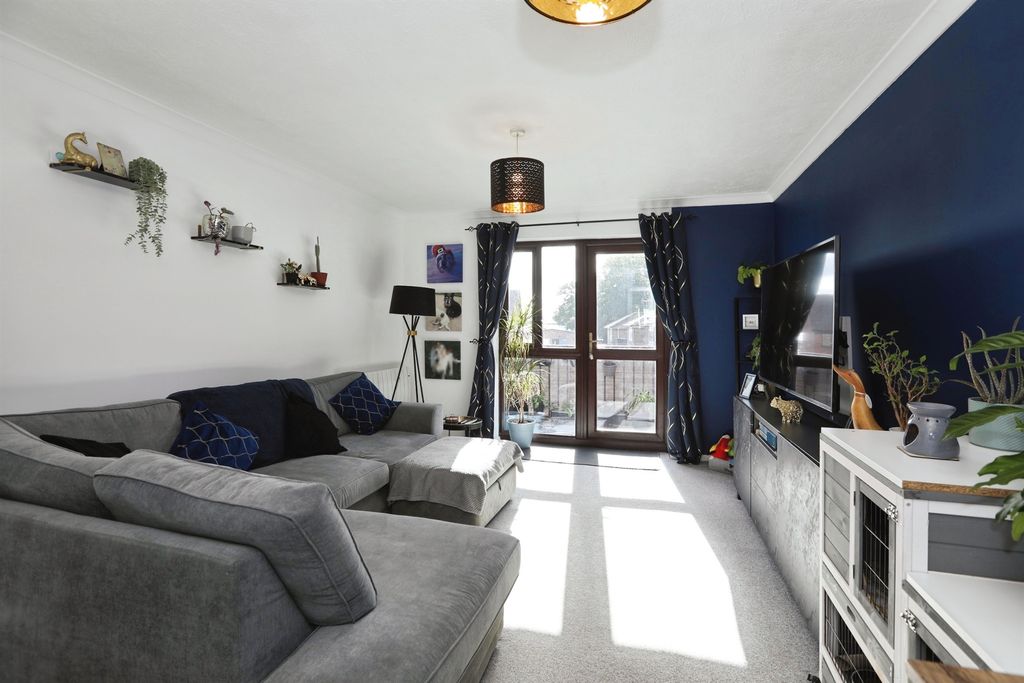 Property photo 3 of 11