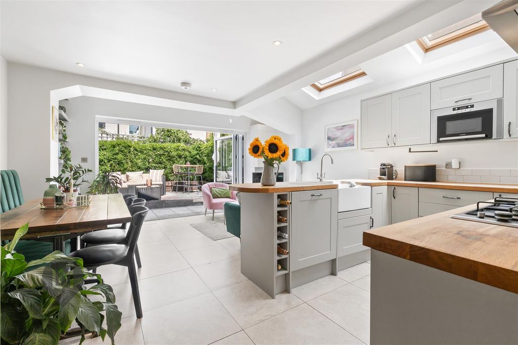 Property photo 1 of 8 Living/Dining/Kitchen