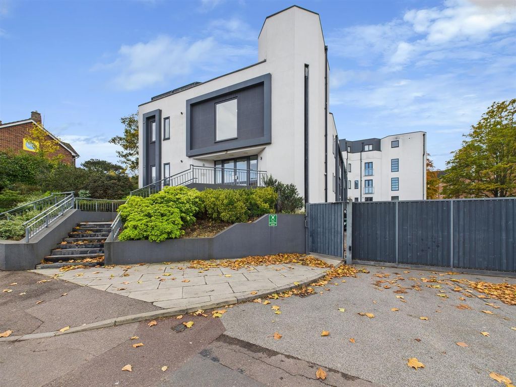 Property photo 1 of 8 Cam02435G0-Pr0071-Still012.Jpg