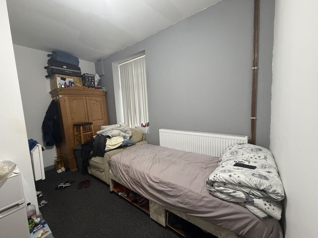 Property photo 3 of 4 Studio
