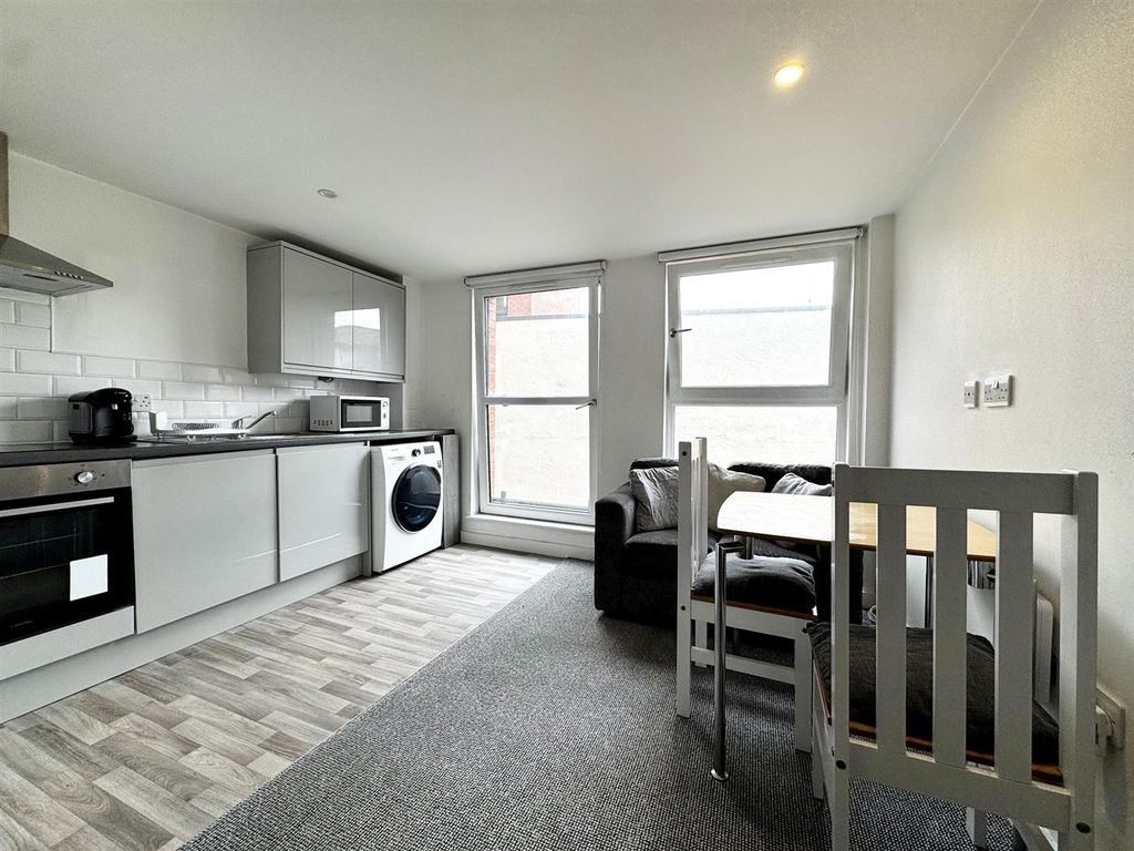 Property photo 1 of 6 994Feacd-F585-4361-Ab32-51E74d4c56c0.Jpg