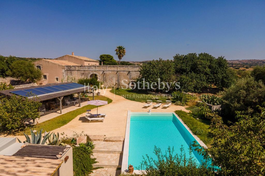 Property photo 2 of 28