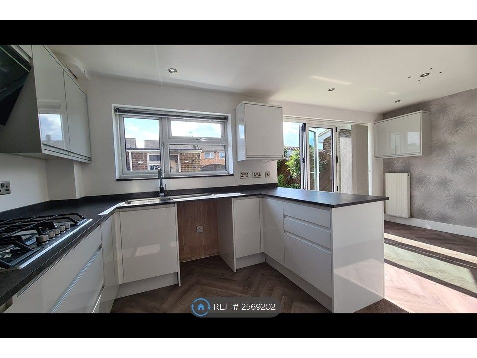 Property photo 2 of 12 Kitchen