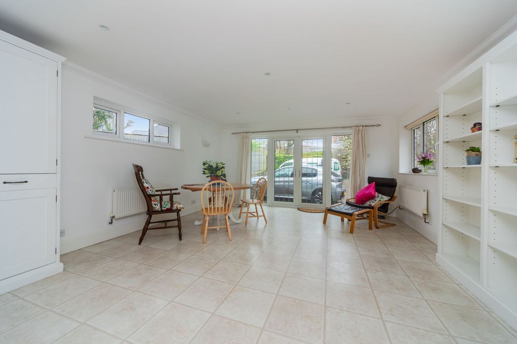 Property photo 2 of 23