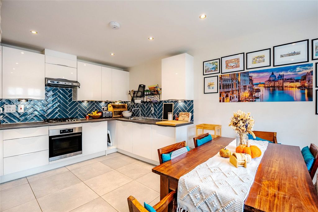 Property photo 2 of 12 Picture No. 16