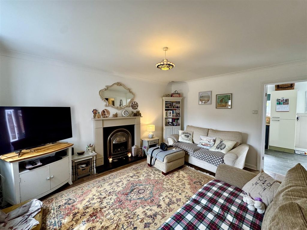 Property photo 3 of 18 Sitting Room