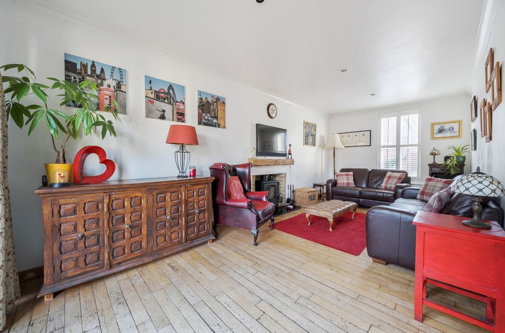 Property photo 2 of 14 1401469-8-696A769...