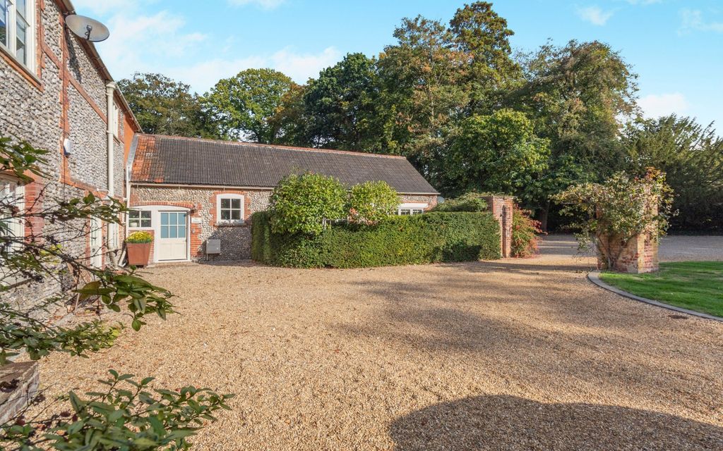 Property photo 1 of 18 The Stables
