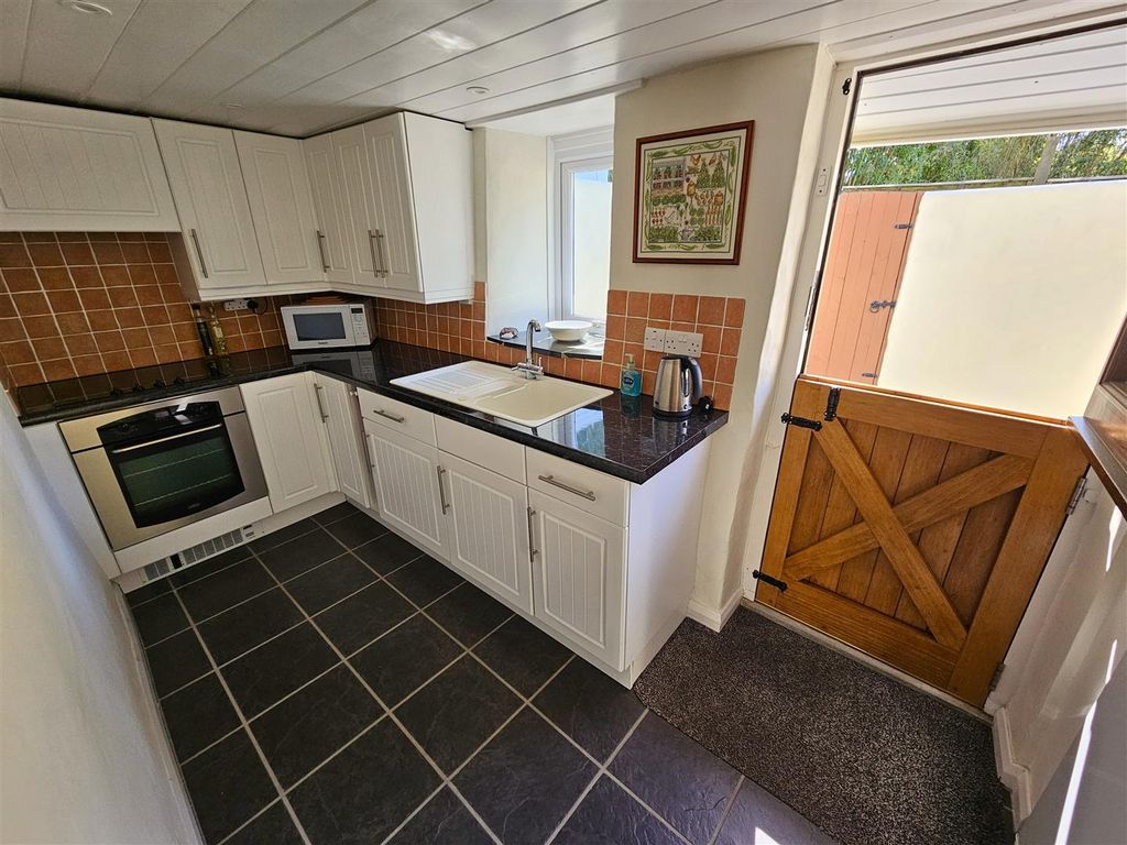 Property photo 3 of 12 Kitchen.Jpg