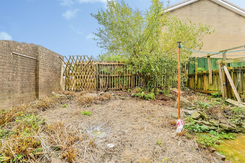 Property photo 2 of 18