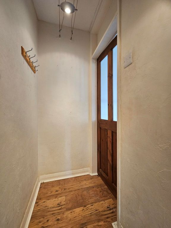 Property photo 2 of 7 Entrance